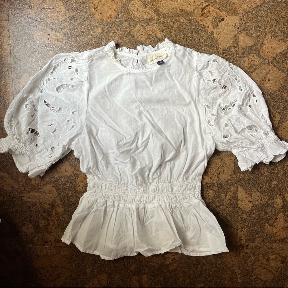 UNIVERSAL THREAD WHITE BLOUSE